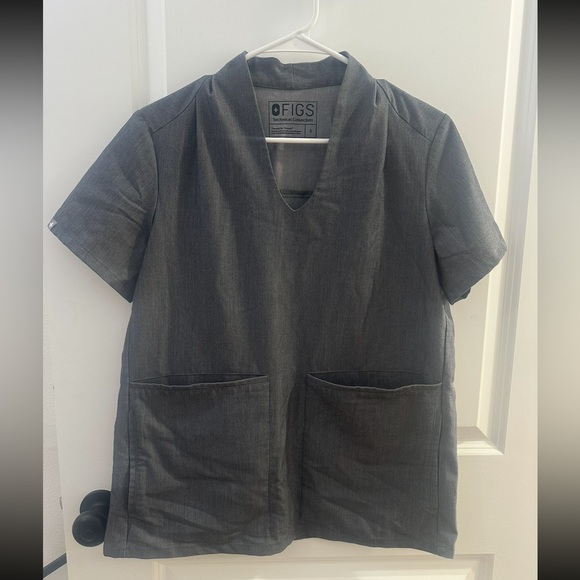 Figs Tops - FIGS Graphite V Neck Scrub Top 4 Pocket Relaxed Fit Size Small EUC